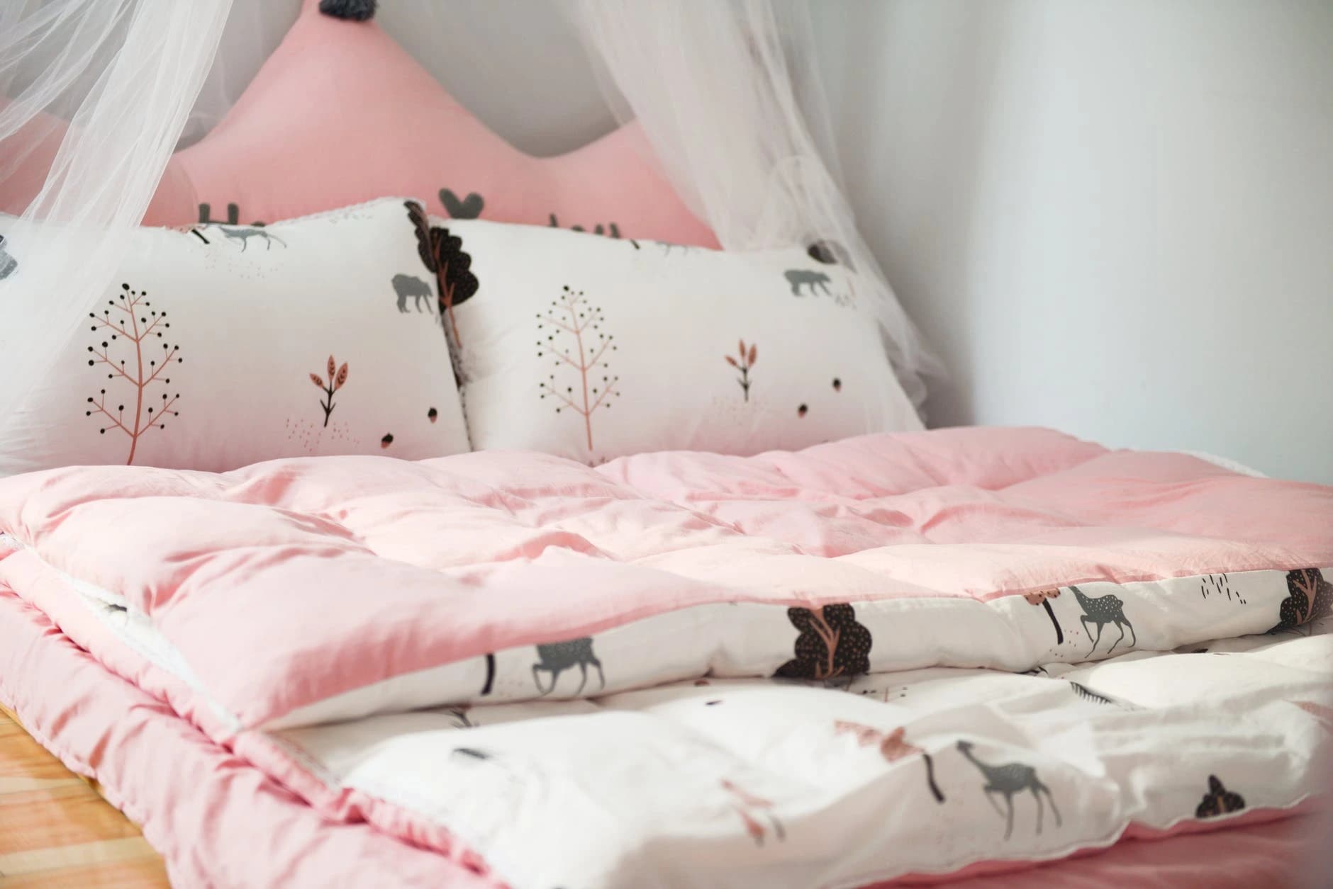 Soft pink cotton bedding set